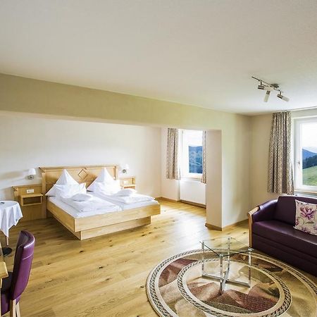 "Gutshof Lilienfein" - Medical Resort & Herbal Spa Im Suedschwarzwald Виден Екстериор снимка