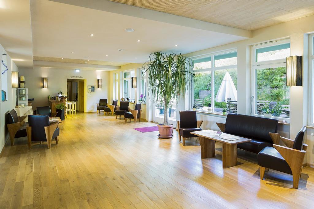 "Gutshof Lilienfein" - Medical Resort & Herbal Spa Im Suedschwarzwald Виден Екстериор снимка