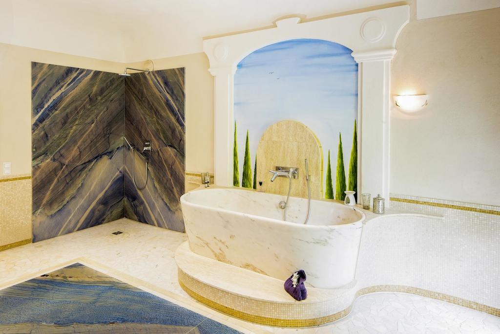 "Gutshof Lilienfein" - Medical Resort & Herbal Spa Im Suedschwarzwald Виден Екстериор снимка