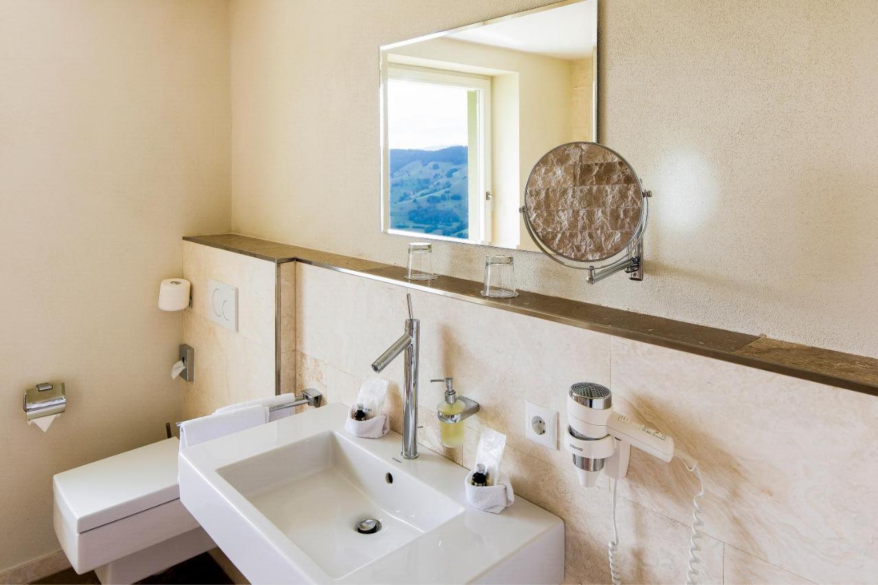 "Gutshof Lilienfein" - Medical Resort & Herbal Spa Im Suedschwarzwald Виден Екстериор снимка