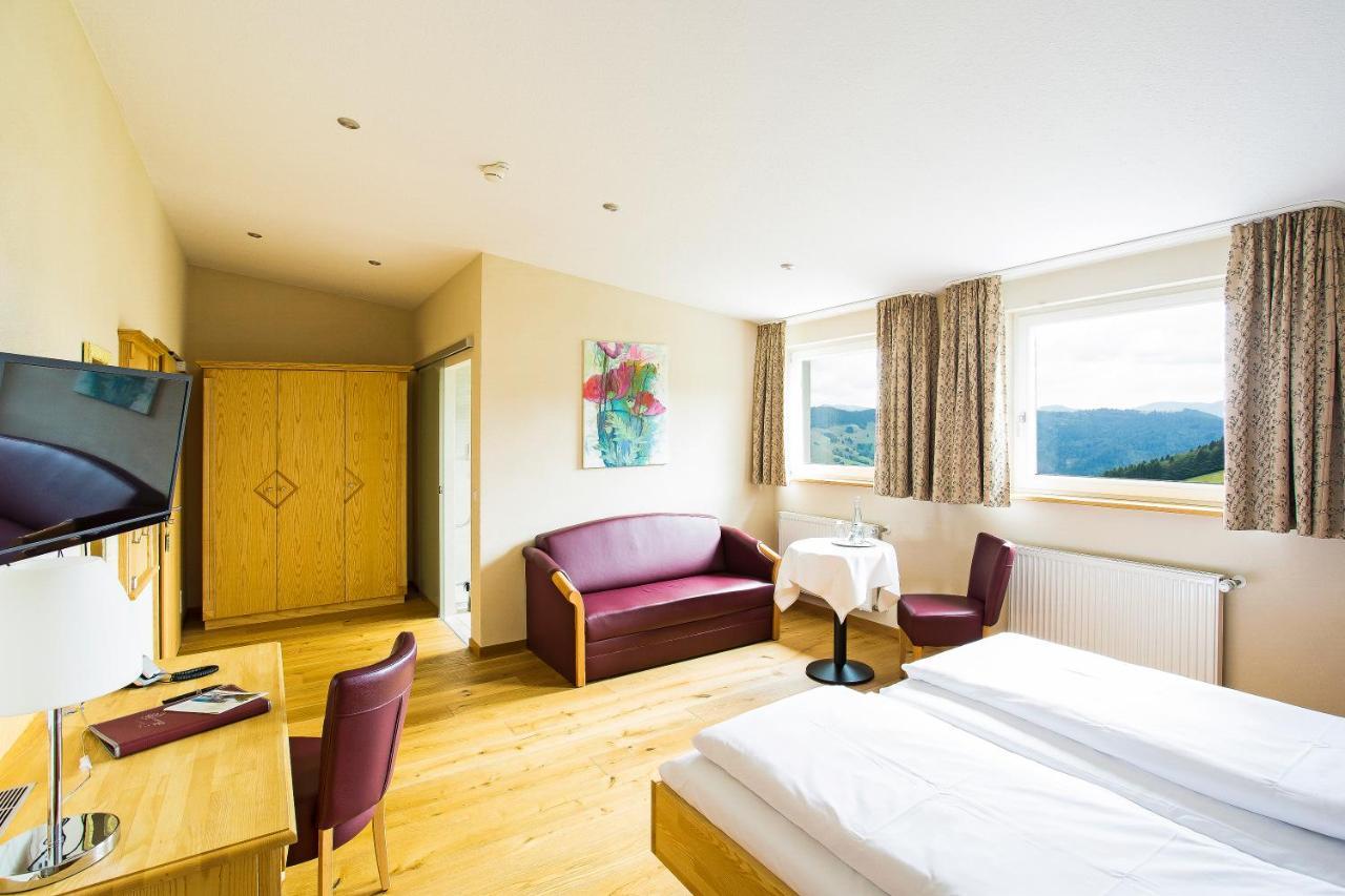 "Gutshof Lilienfein" - Medical Resort & Herbal Spa Im Suedschwarzwald Виден Екстериор снимка